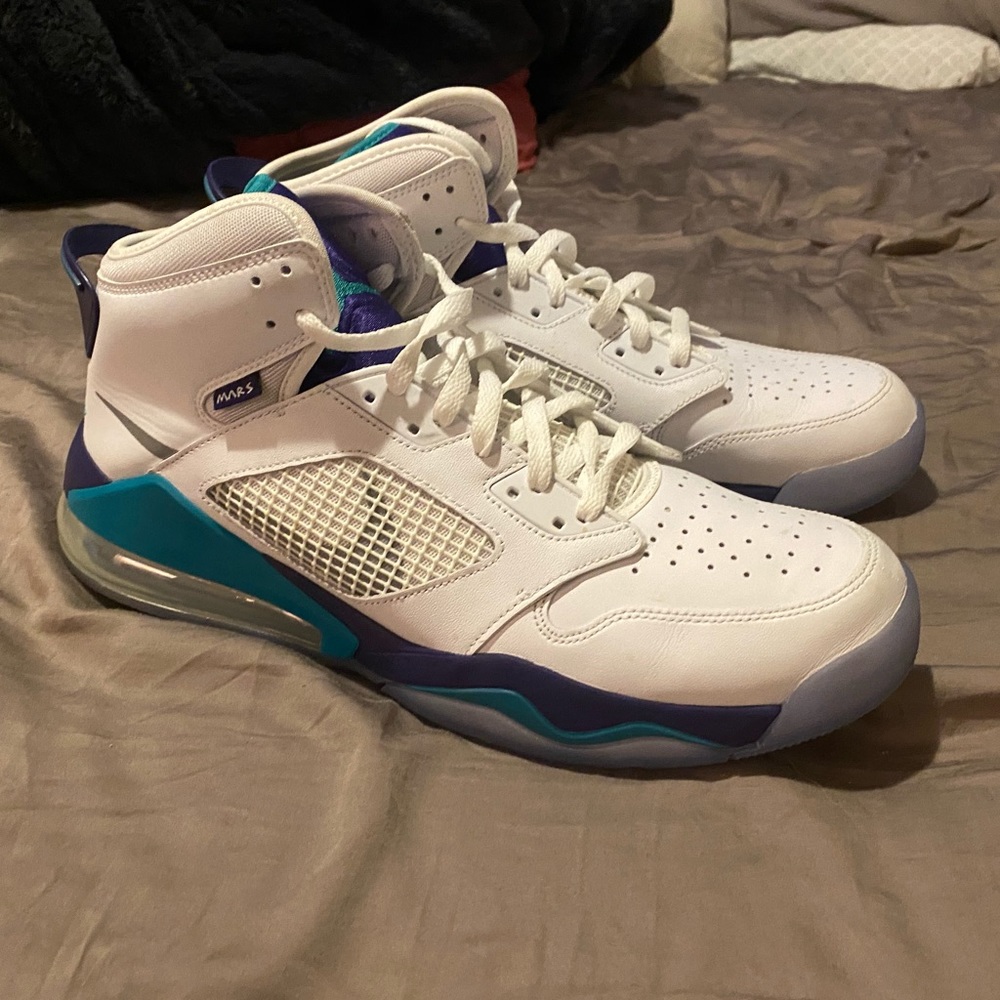 NWT Air Jordan Mars size 13
